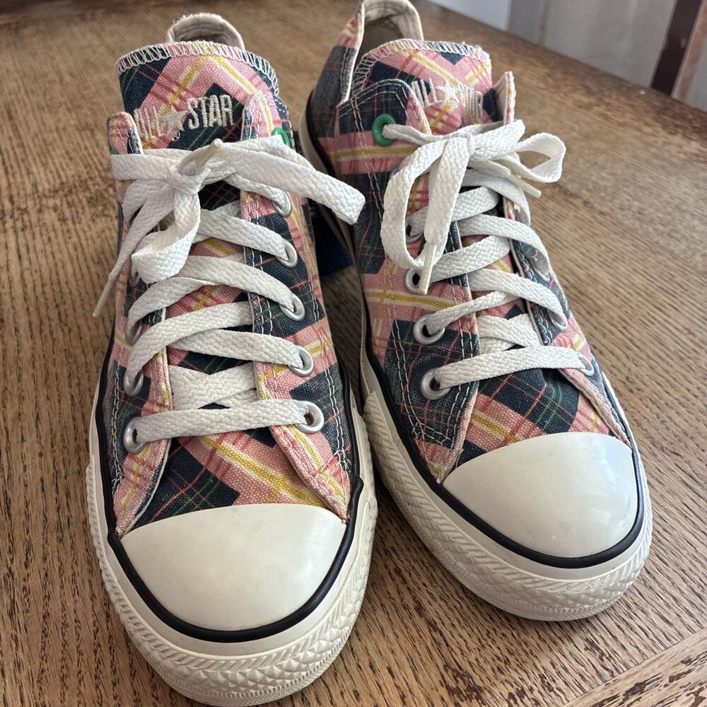 Converse All Star Low Top Canvas Shoes Women’s 8 Men’s 6 Canvas Sneakers
